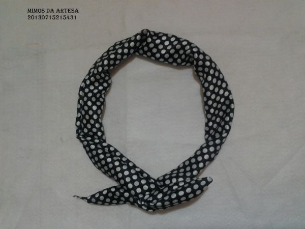 Tiaras em cetin preta com bolinhas branca