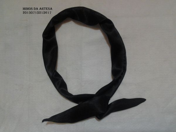 Tiaras em cetin na cor preta