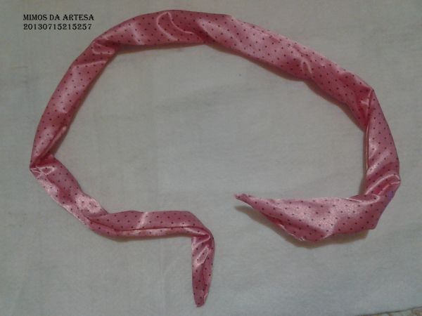 Tiaras em Cetin na cor salmon com bolinhas pretas