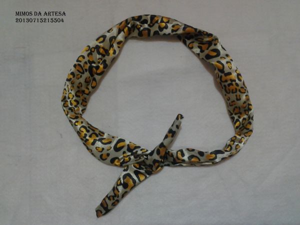 Tiaras em cetin na cor oncinha